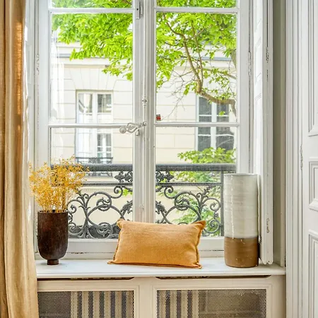 Verneuil Luxury Apartment Paris