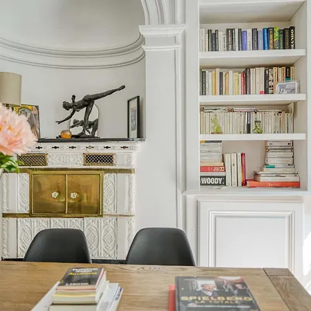 Verneuil Luxury Apartment Paris